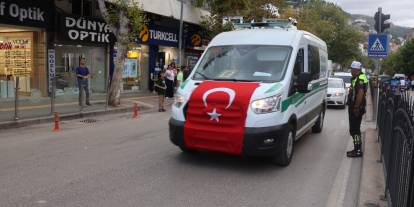 Şehit polisin cenazesine meslektaşlarından anlamlı selam