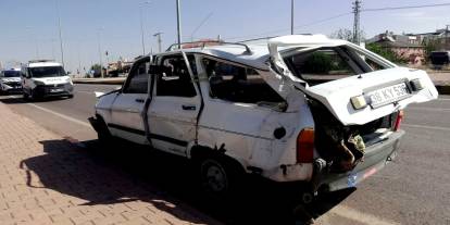 TIR ile otomobil çarpıştı: 2 yaralı