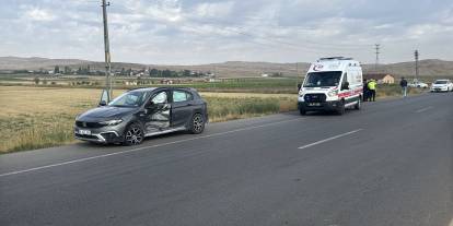 Sivas’ta iki otomobil çarpıştı: 5 yaralı