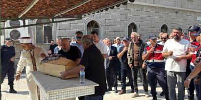 3 aylık Umay bebek annesinin yanına defnedildi