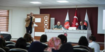 İletişim Fakültesinde öğrencilerin soruları yanıtlandı