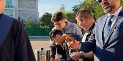 Selçuk Anadolu Lisesi’nde güne simit ve çayla başladılar