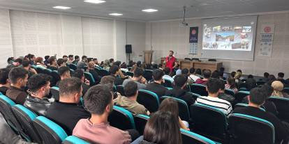 Gençler terör örgütlerinin yöntemlerine karşı bilgilendirildi