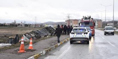 Sivas’ta yolcu otobüsü şarampole devrildi: 9 yaralı