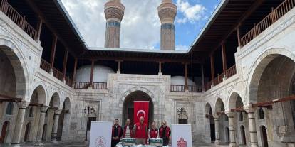 Sivas’ta Asırlık Vakıf Geleneği Yaşatılıyor! İhtiyaç Sahibi Hastalara Destek!