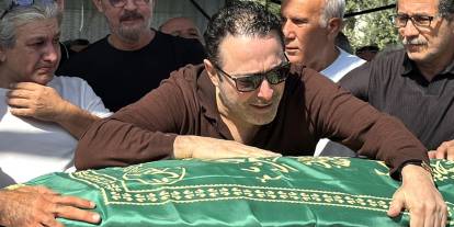 Atilla Taş'ın En Acı Günü! Kızı Sezen'in Tabutuna Sarılıp Gözyaşlarına Boğuldu!