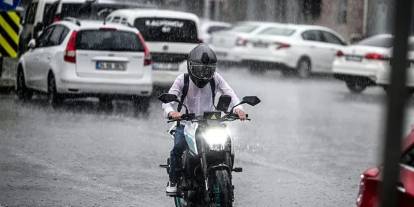 İstanbul'a Kuvvetli Sağanak Uyarısı! Sıcaklıklar Düşüyor!