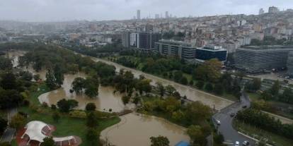 İstanbul sonbaharın ilk iki ayında aldığı yağıştan fazlasını iki günde gördü