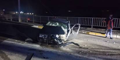 Sivas’ta otomobil aydınlatma direğine çarptı: 1 yaralı