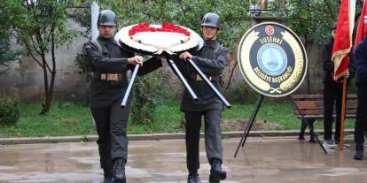 Suşehri’nde Cumhuriyet Bayramı kutlamaları çelenk sunumuyla başladı