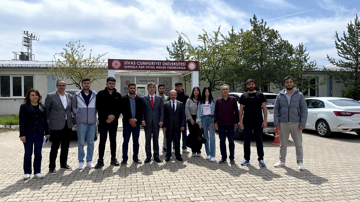 aa-20250501-37807502-37807501-sarkisla-belediye-baskani-gultekin-ogrencilerle-bir-araya-geldi.jpg