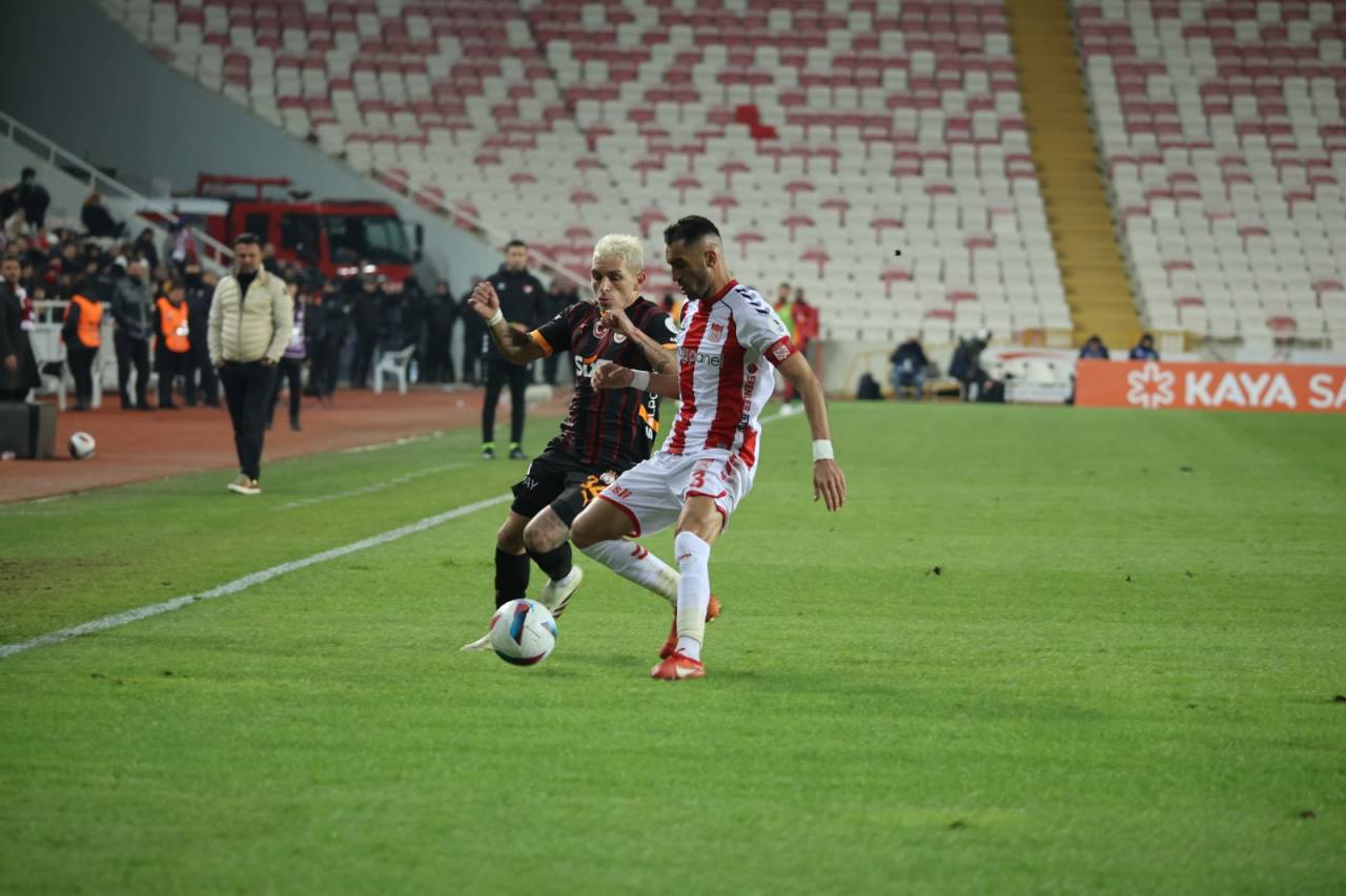 sivasspor-liderin-karsisinda-4.jpeg