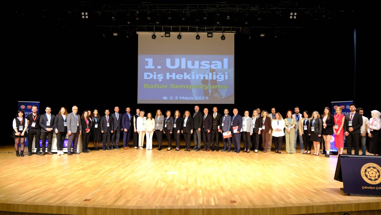 dis-hekimliginden-sempozyum-18.jpg