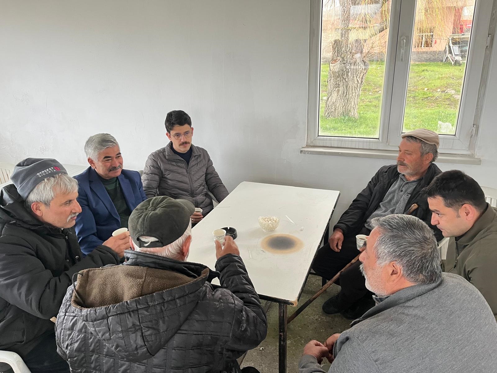 aa-20250505-37848403-37848401-ulas-kaymakami-eskimez-ve-belediye-baskani-ilbey-canli-hayvan-pazarini-ziyaret-etti.jpg