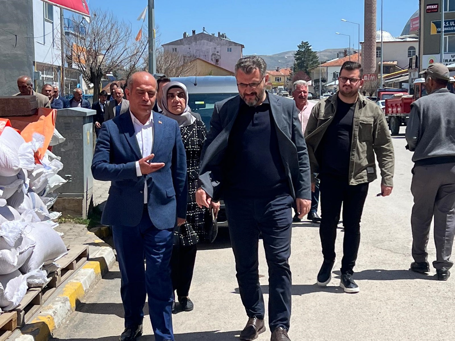 aa-20250507-37869057-37869055-ak-parti-sivas-il-baskani-tanriverdiden-ulas-ilcesine-ziyaret.jpg