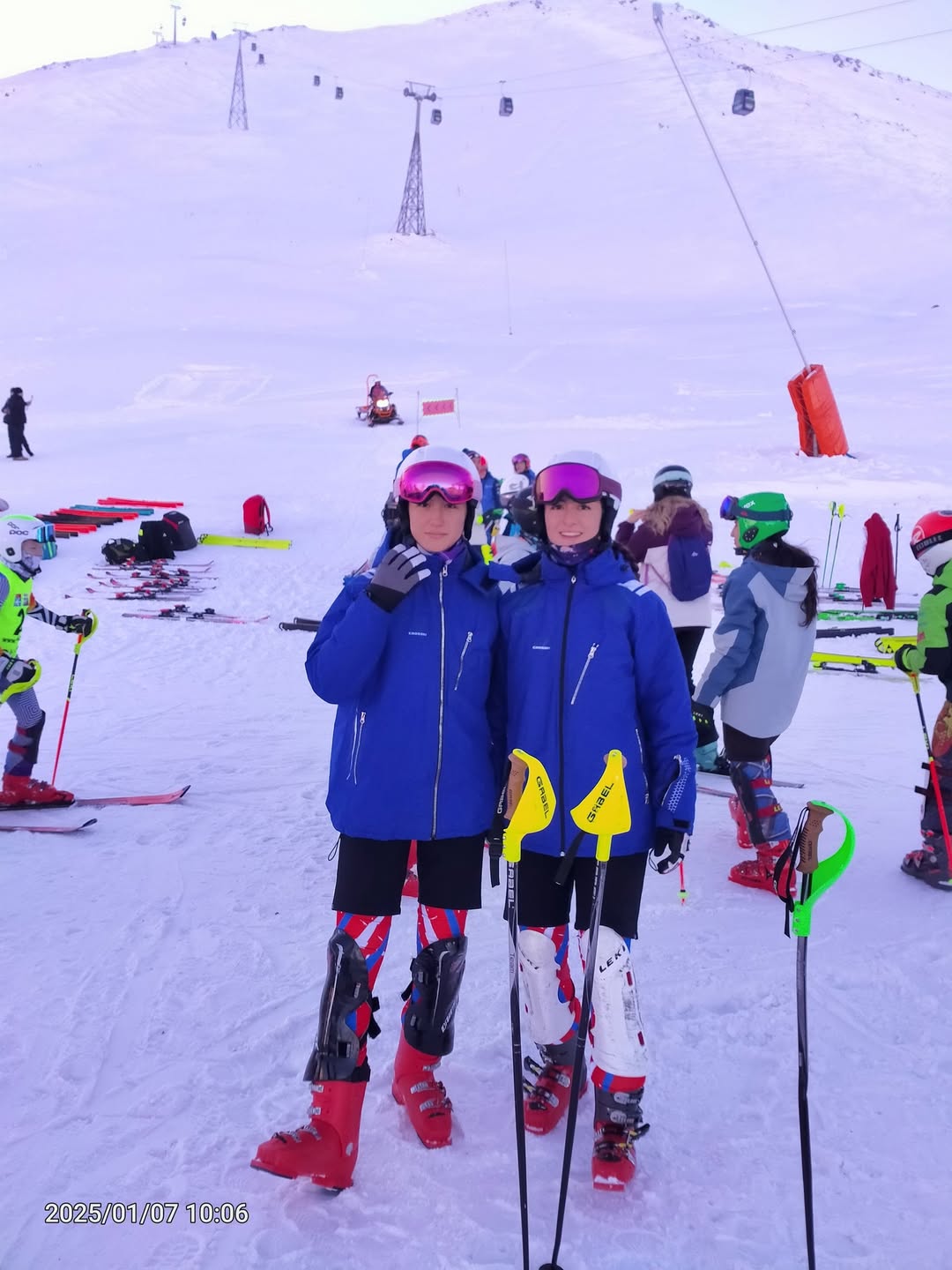 alp-disiplini-sporcularimiz08-ocak-2025-de-erzurum-da-gerceklesen-uluslar-arasi-fis-palandoken-cup-da-ulkemiz-adina-buyuk-slalom-yarisini-melisa-simsek-11-cansu-guler-13-olarak-tamamladi-tebrikler-cocuklar.jpg