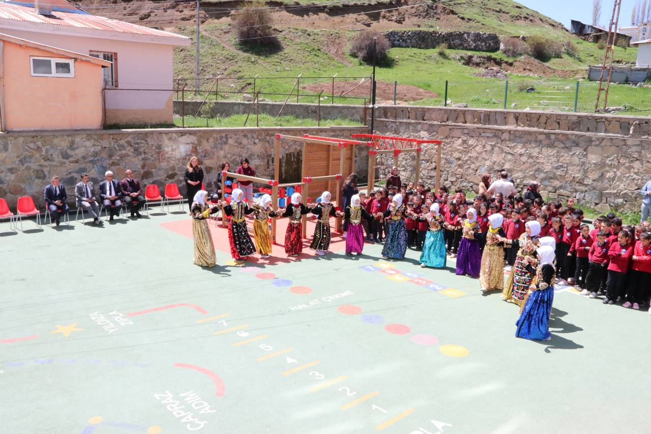 koy-okulunda-cocuklar-hem-ogrendi-hem-eglendi-1.jpg