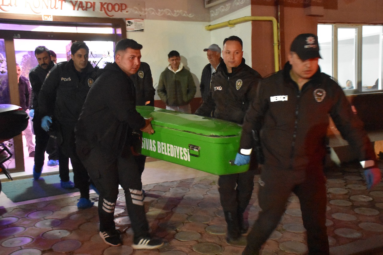 sivasta-evde-bogazlari-kesilerek-olduru-699101-206990.jpg