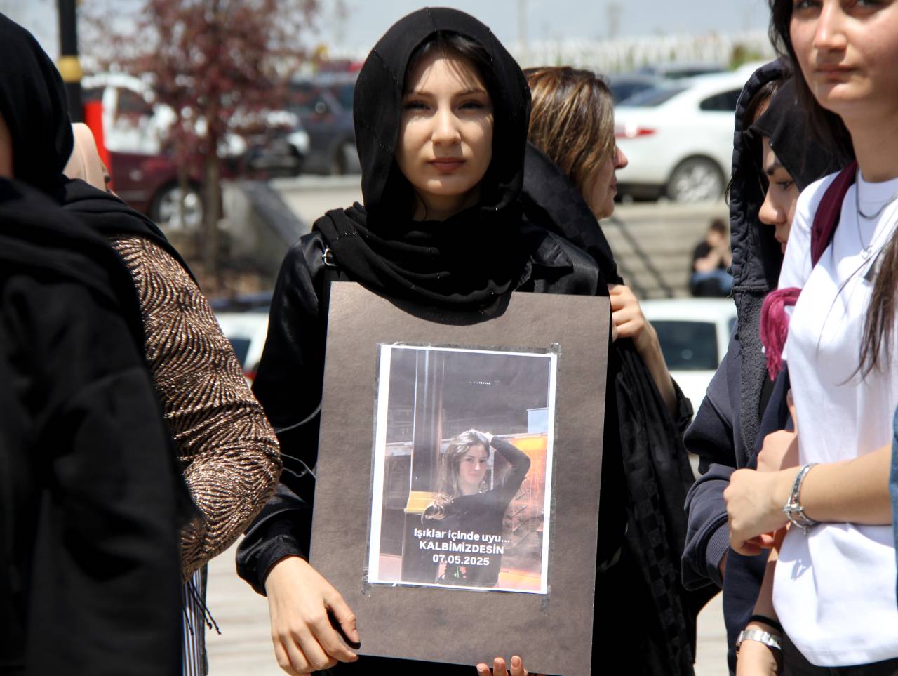 melisa-ve-umutcana-veda-gozyaslari-sel-oldu-5.jpg