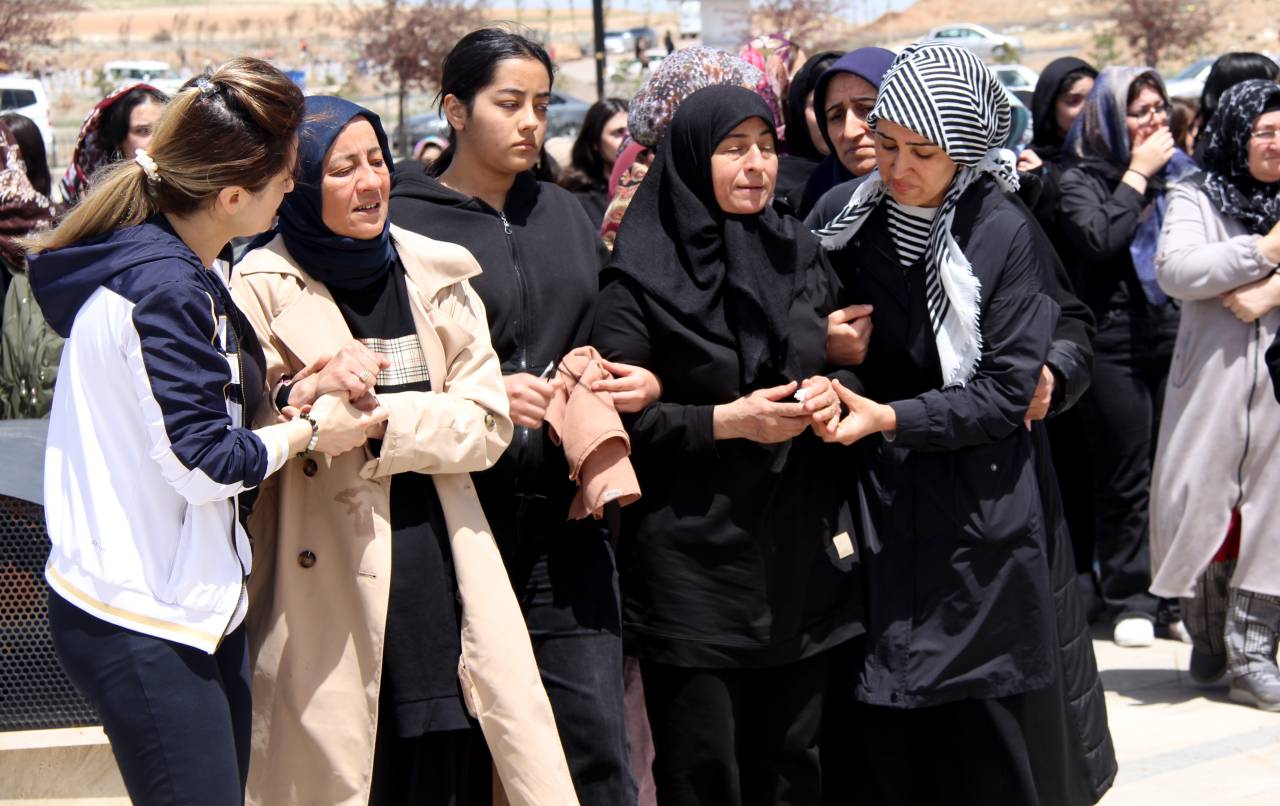 melisa-ve-umutcana-veda-gozyaslari-sel-oldu-6.jpg