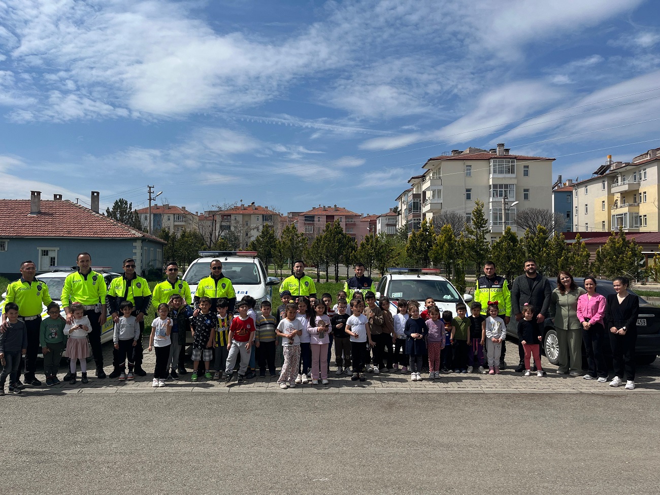 aa-20250508-37888407-37888406-sarkislada-ogrencilere-trafik-egitimi-verildi.jpg