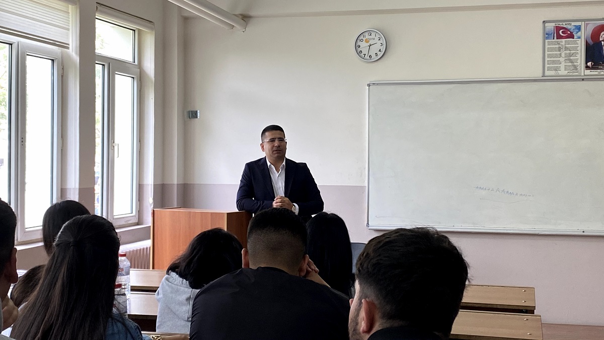 aa-20250509-37892112-37892110-sivasta-universite-ogrencilerine-bankacilik-sektoru-dersi-verildi.jpg