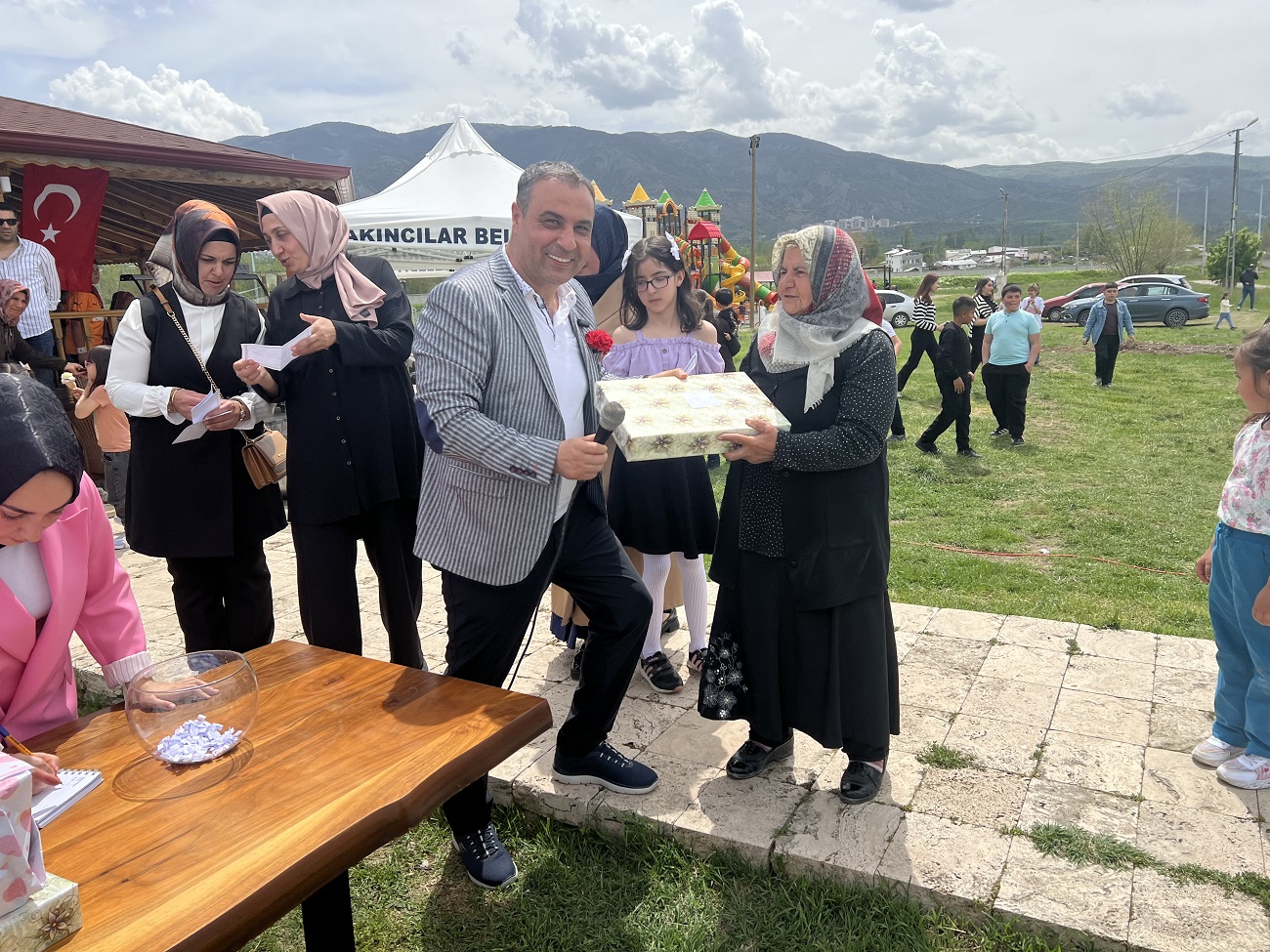 aa-20250511-37912188-37912183-akincilarda-anneler-gunu-etkinligi-duzenlendi.jpg