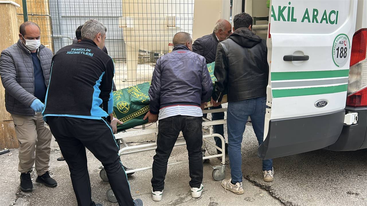 sivasta-kene-kabusu-iki-cocuk-annesi-hayatini-kaybetti-3.jpg