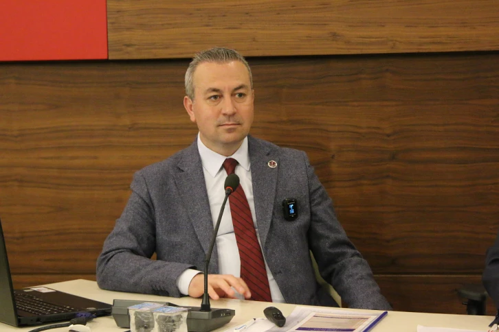 adem-uzun-dan-anlamli-hareket-42832.webp