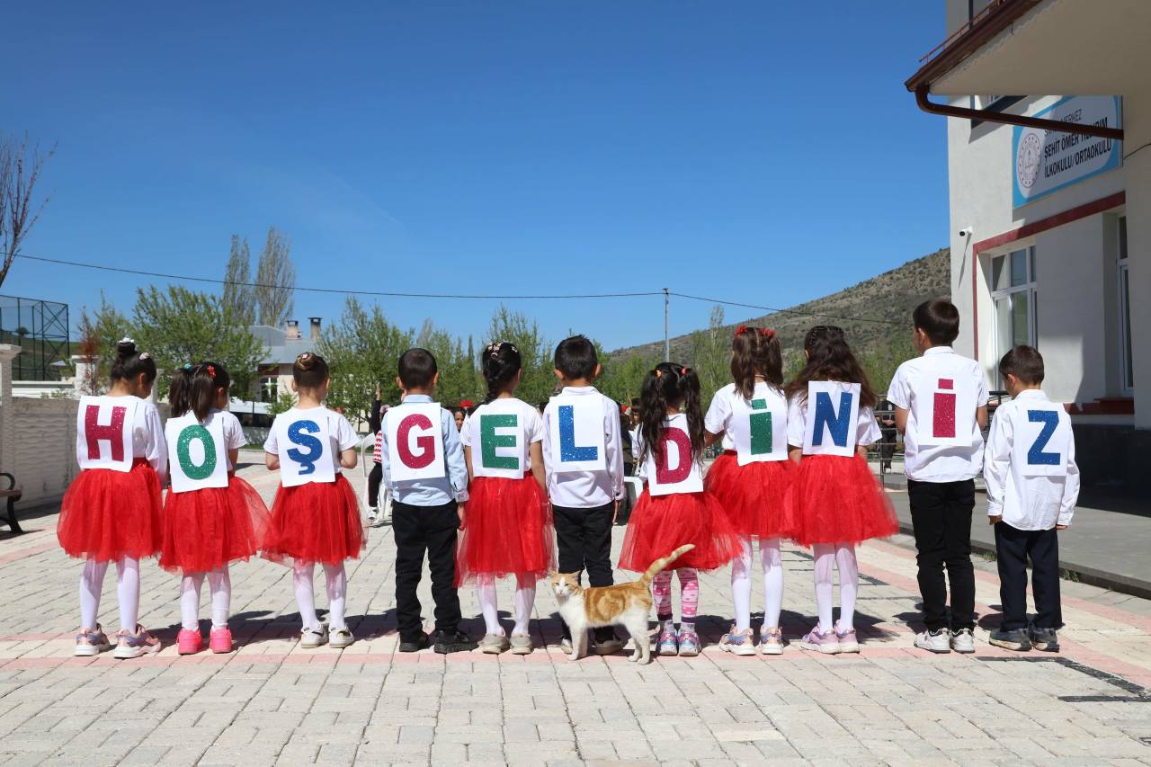 okumayi-ogrendiler-koye-bayram-getirdiler-1.jpg