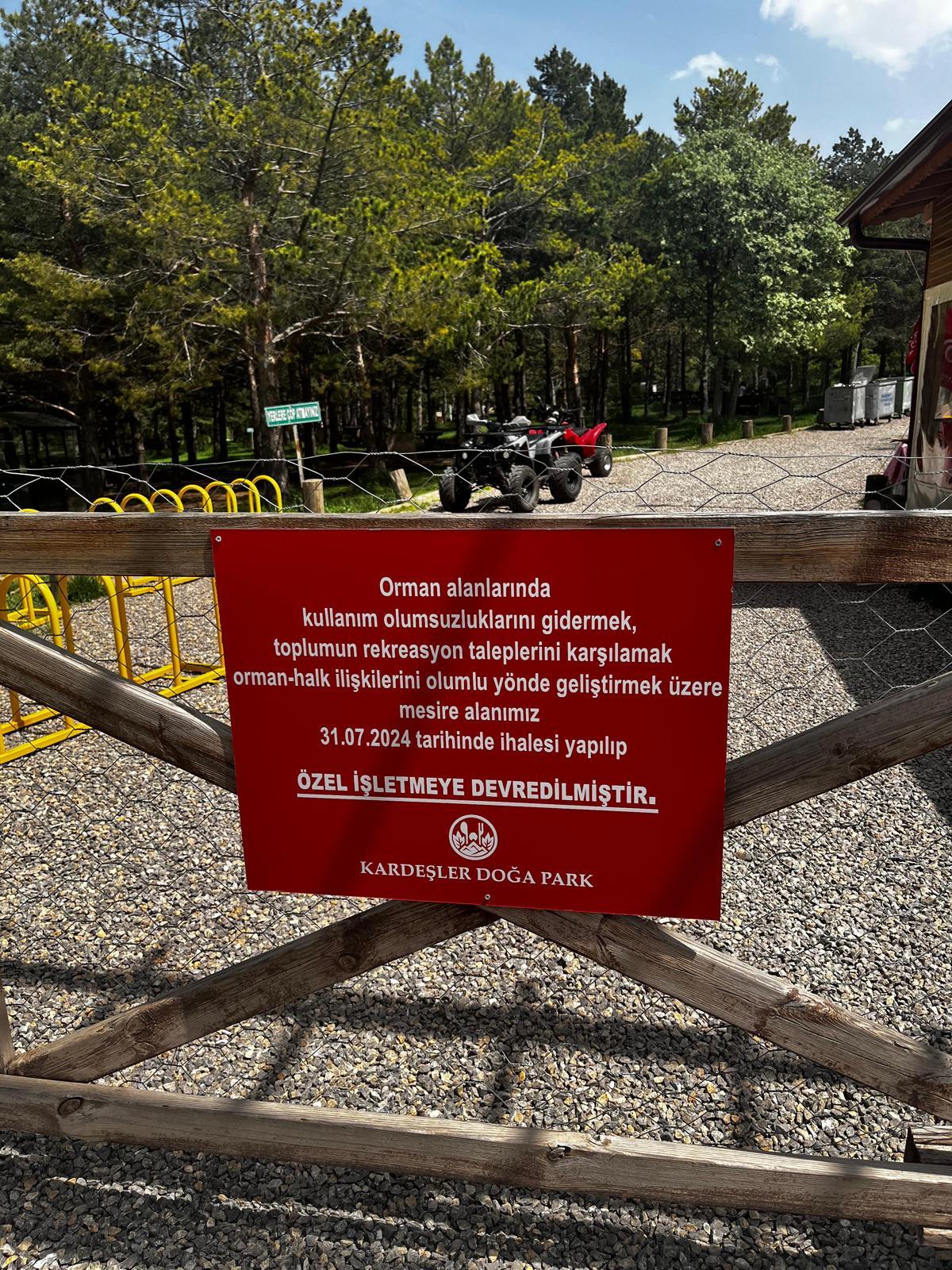 sivasta-ozel-isletmeye-devredilen-kardesler-doga-park-alaninin-mesire-bolumu-orman-alanlarinda-kullanim-olumsuzluklarini-gidermek-amaciyla-kapatildi-2.jpeg