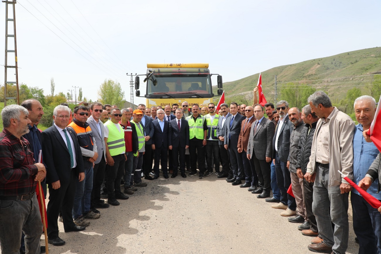 aa-20250517-37987912-37987909-sivasta-koy-yollarinin-standardi-artiyor.jpg