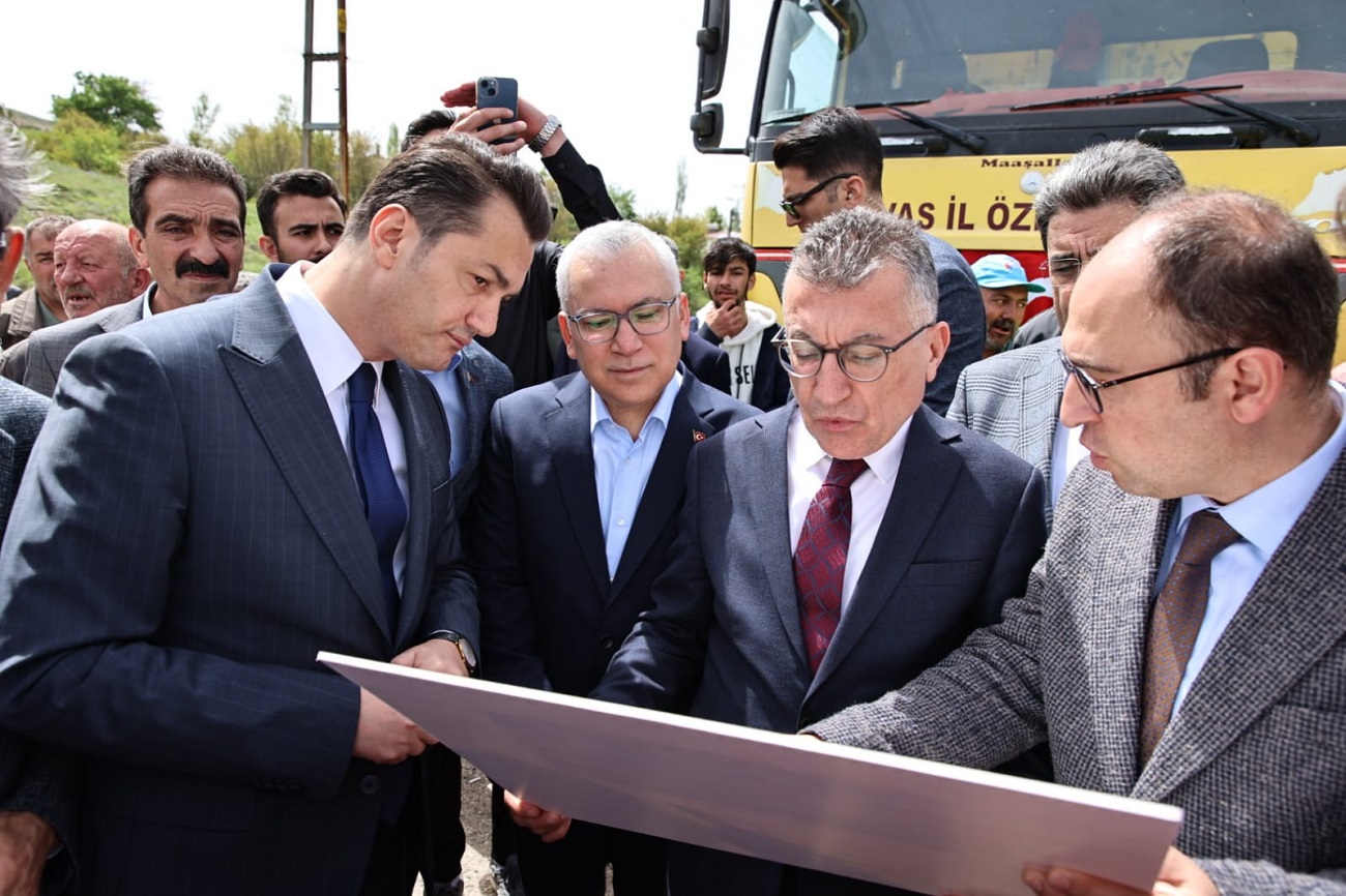 aa-20250517-37987912-37987911-sivasta-koy-yollarinin-standardi-artiyor.jpg