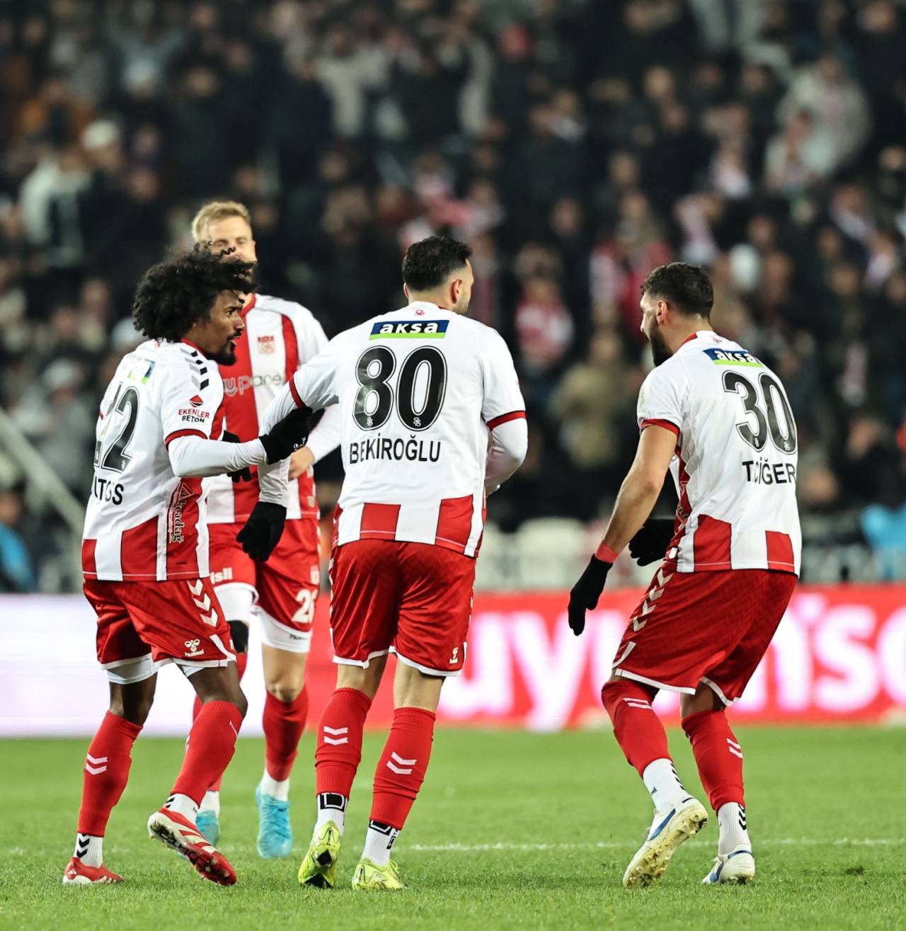 stsodan-anlamli-mesaj-sivasspor-yine-ayaga-kalkar.jpeg