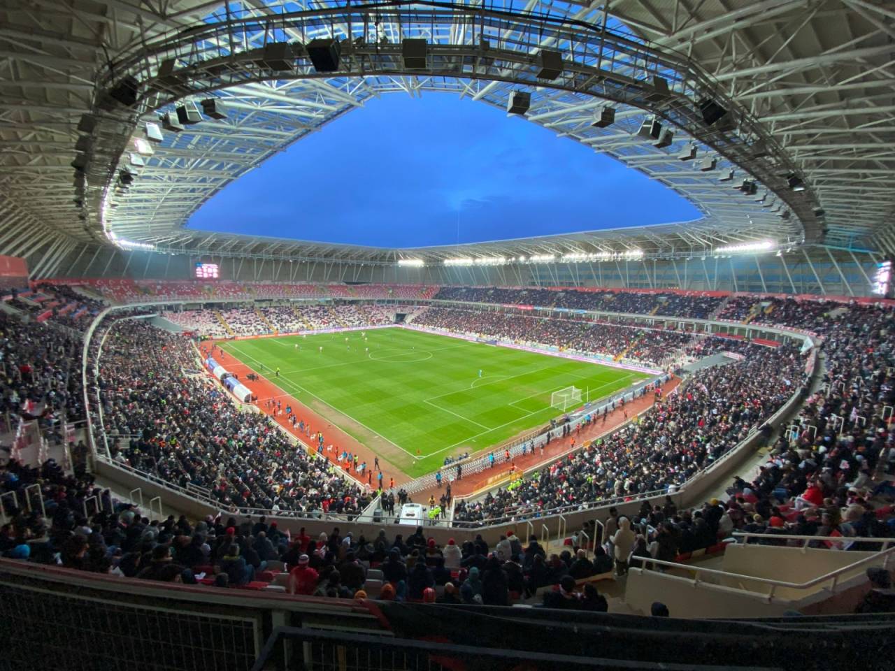 sivasspor-taraftarindan-sike-iddiasi-bu-mac-temiz-degil-4.jpeg