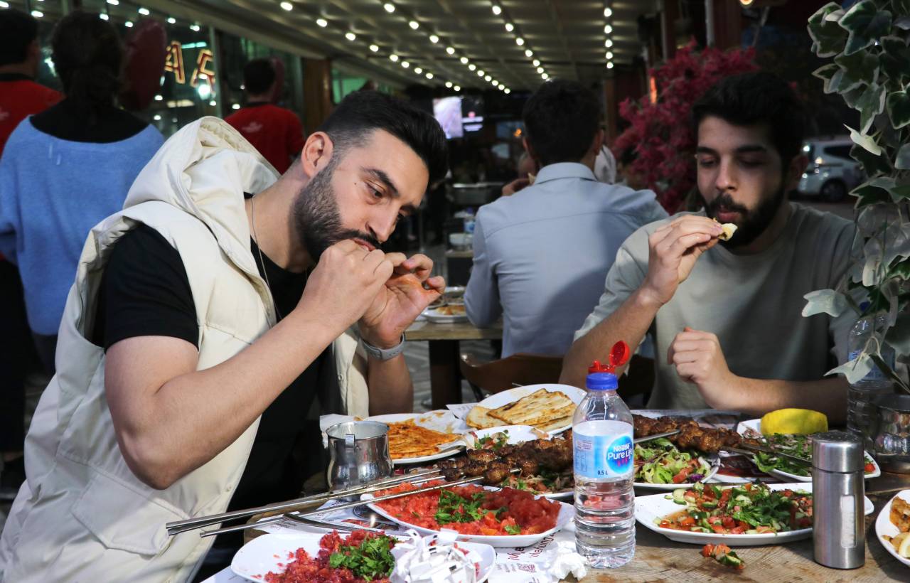 kebap-savaslari-bu-kez-adana-sivasa-ve-tokata-rest-cekti-2.jpg