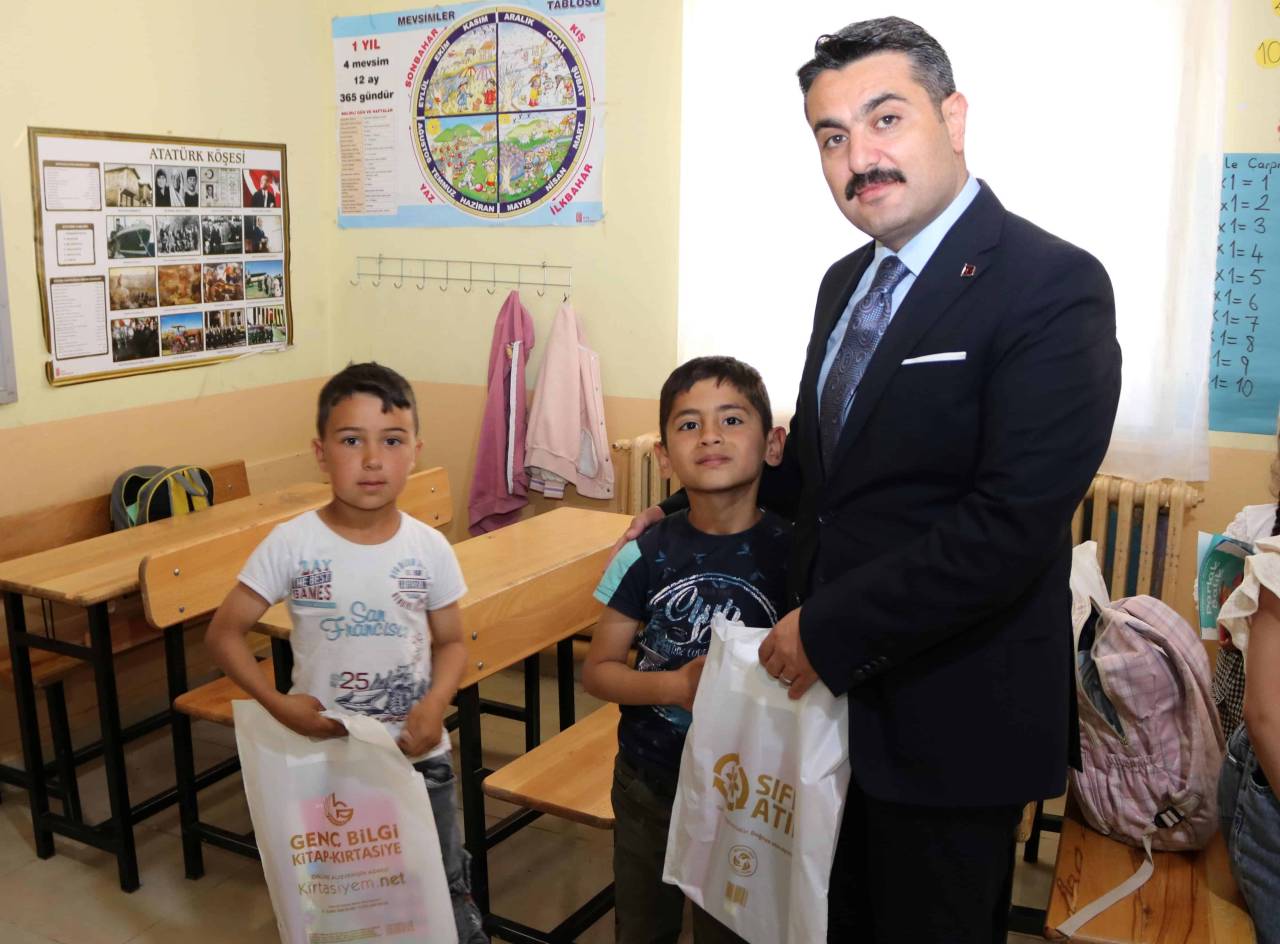 sivasta-anlamli-kampanya-15-bin-kitap-toplandi-1.jpg