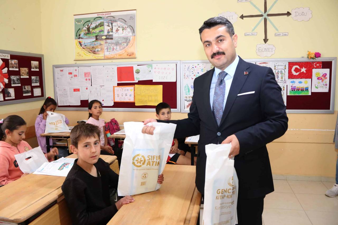 sivasta-anlamli-kampanya-15-bin-kitap-toplandi-2.jpg