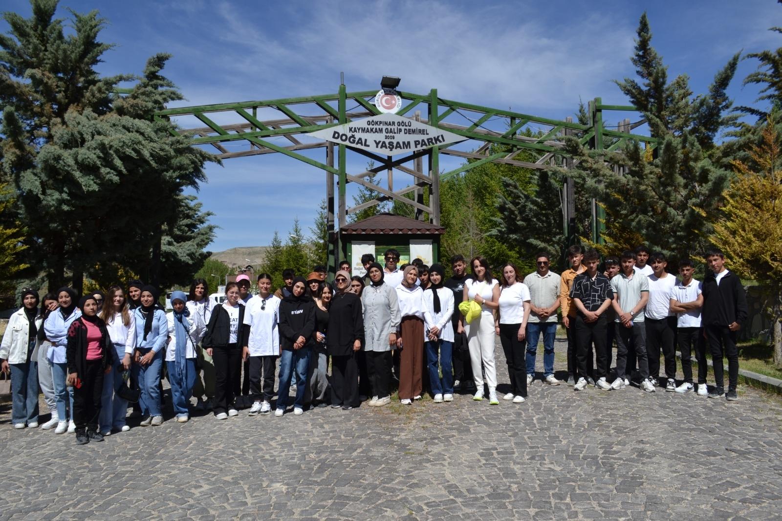 aa-20250525-38075689-38075687-ulas-anadolu-imam-hatip-lisesi-ogrencileri-sivasta-tarihi-mekanlari-gezdi.jpg