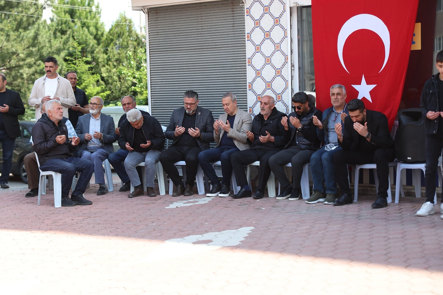 baskan-uzun-sehit-emre-polatin-ailesini-yalniz-birakmadi-2.jpg