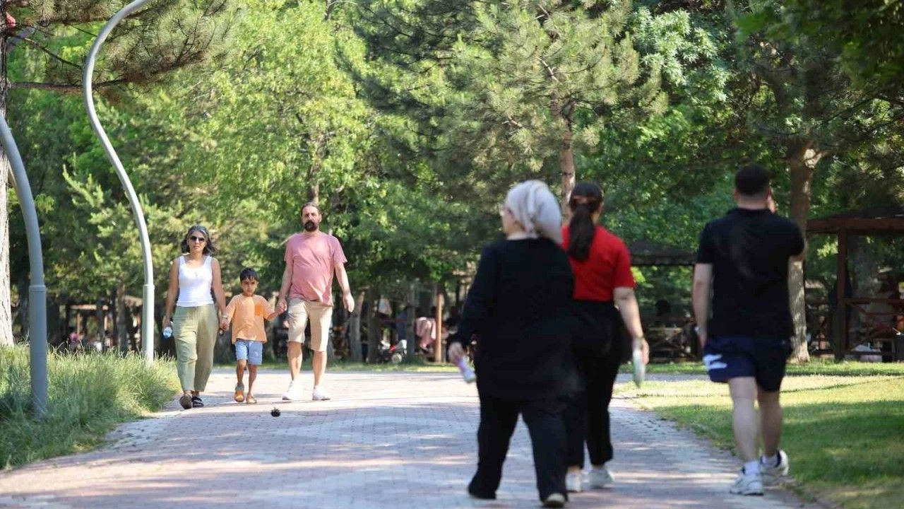 sivaslilarin-ugrak-mekani-bayramda-da-doldu-tasti.webp