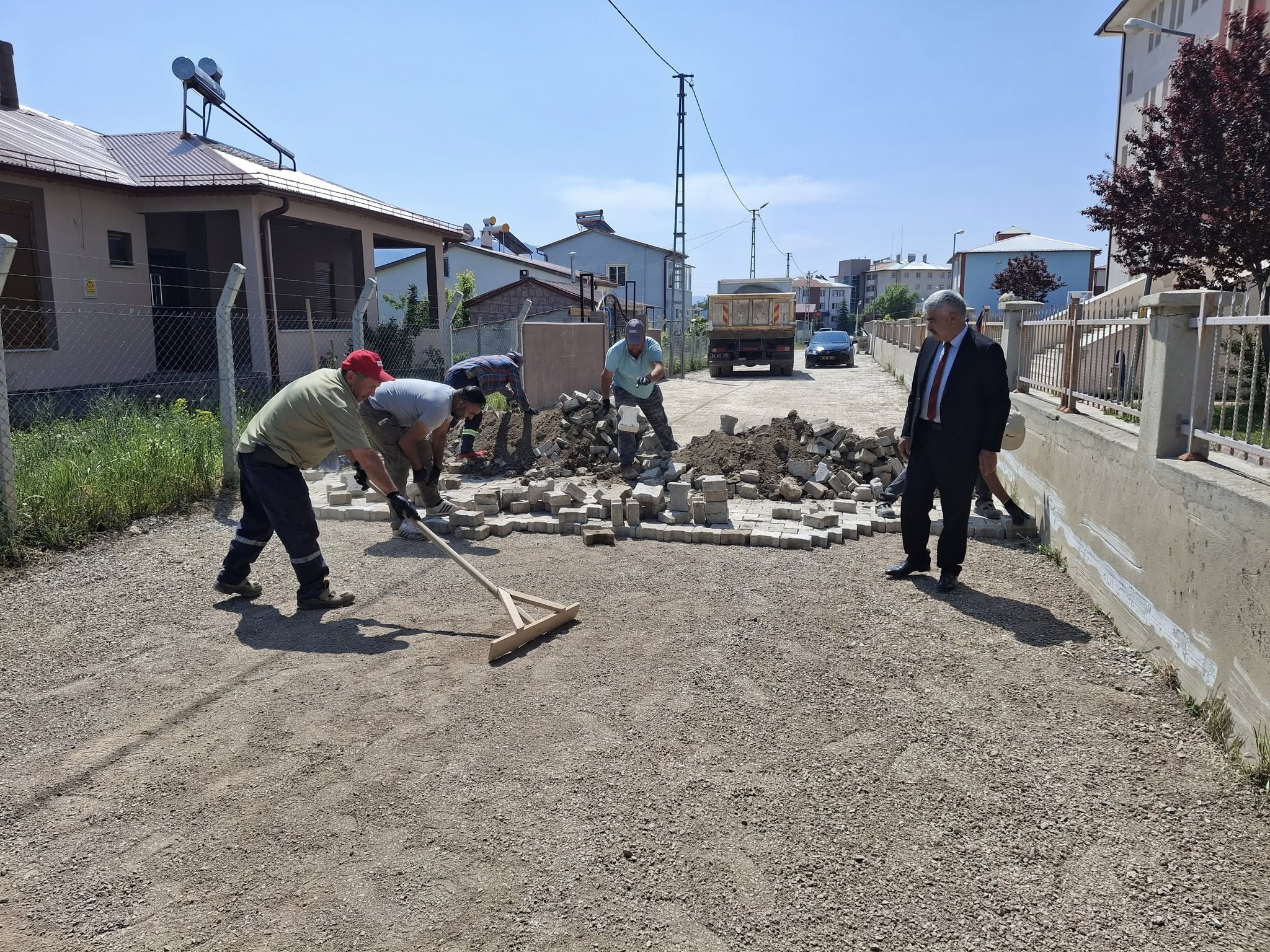 aa-20250611-38249696-38249694-ulasta-kilit-parke-tasi-doseme-calismalari-suruyor.jpg