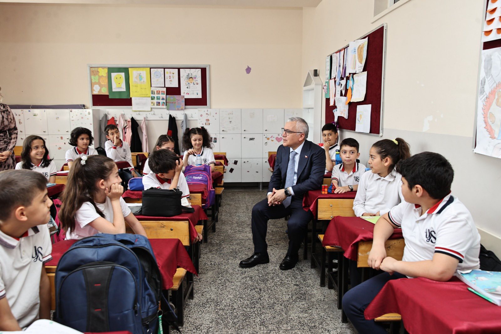 vali-simsek-minik-daveti-geri-cevirmedi-2.jpg