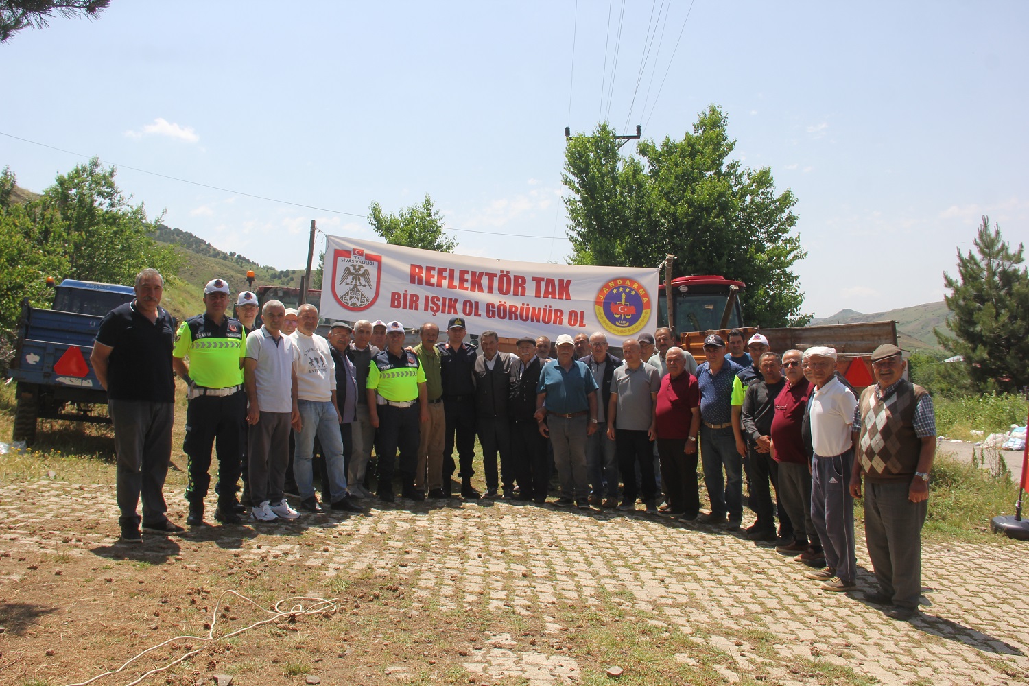 aa-20250613-38264174-38264173-zarada-traktor-suruculeri-bilgilendirildi.jpg
