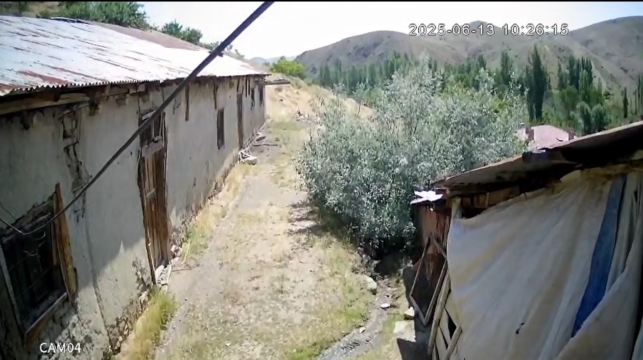 sivastaki-deprem-kameralara-yansidi-2.jpg