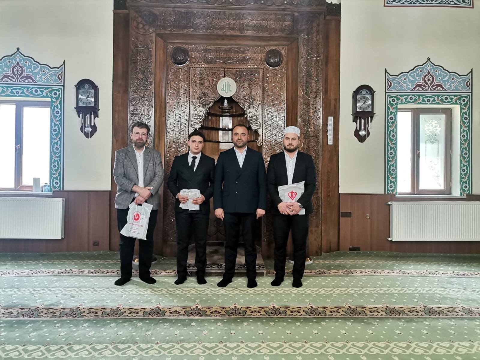 sivasta-en-guzel-hutbeyi-o-okudu-3.jpg