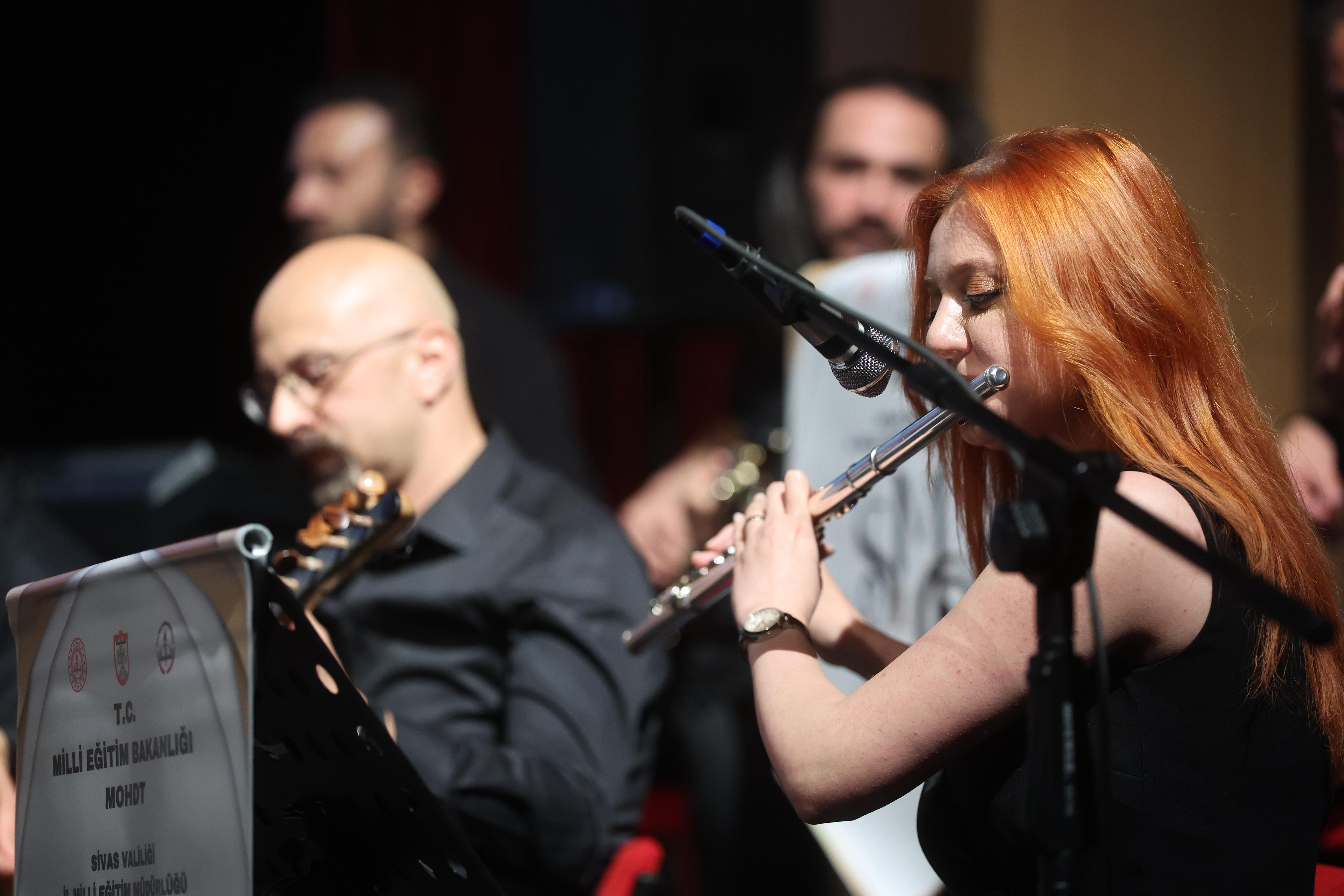 sivasta-maarif-orkestrasi-ilk-konserini-verdi-5.jpg