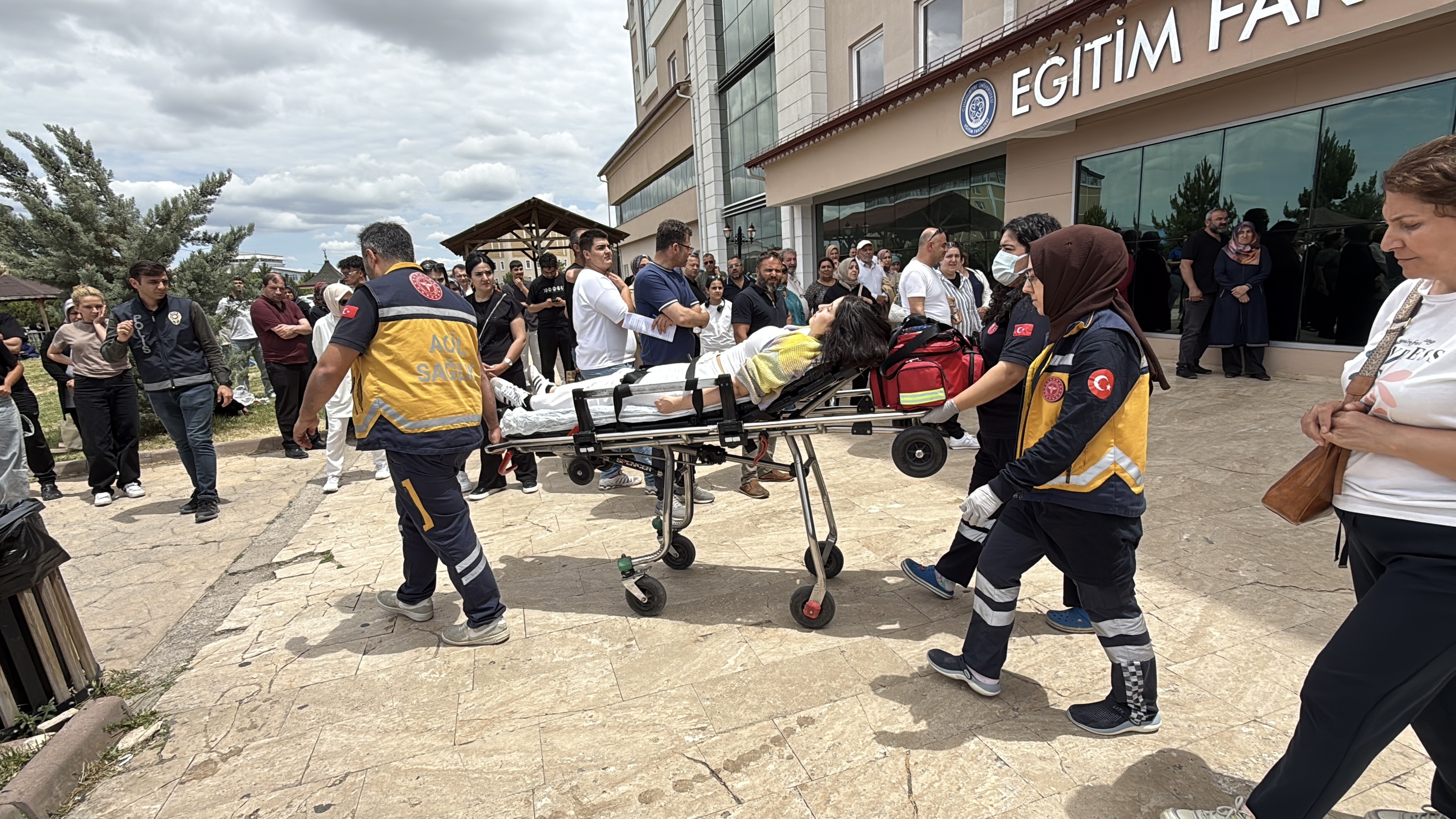 sinavda-bayginlik-geciren-ogrenciye-ambu-778415-230100.jpg