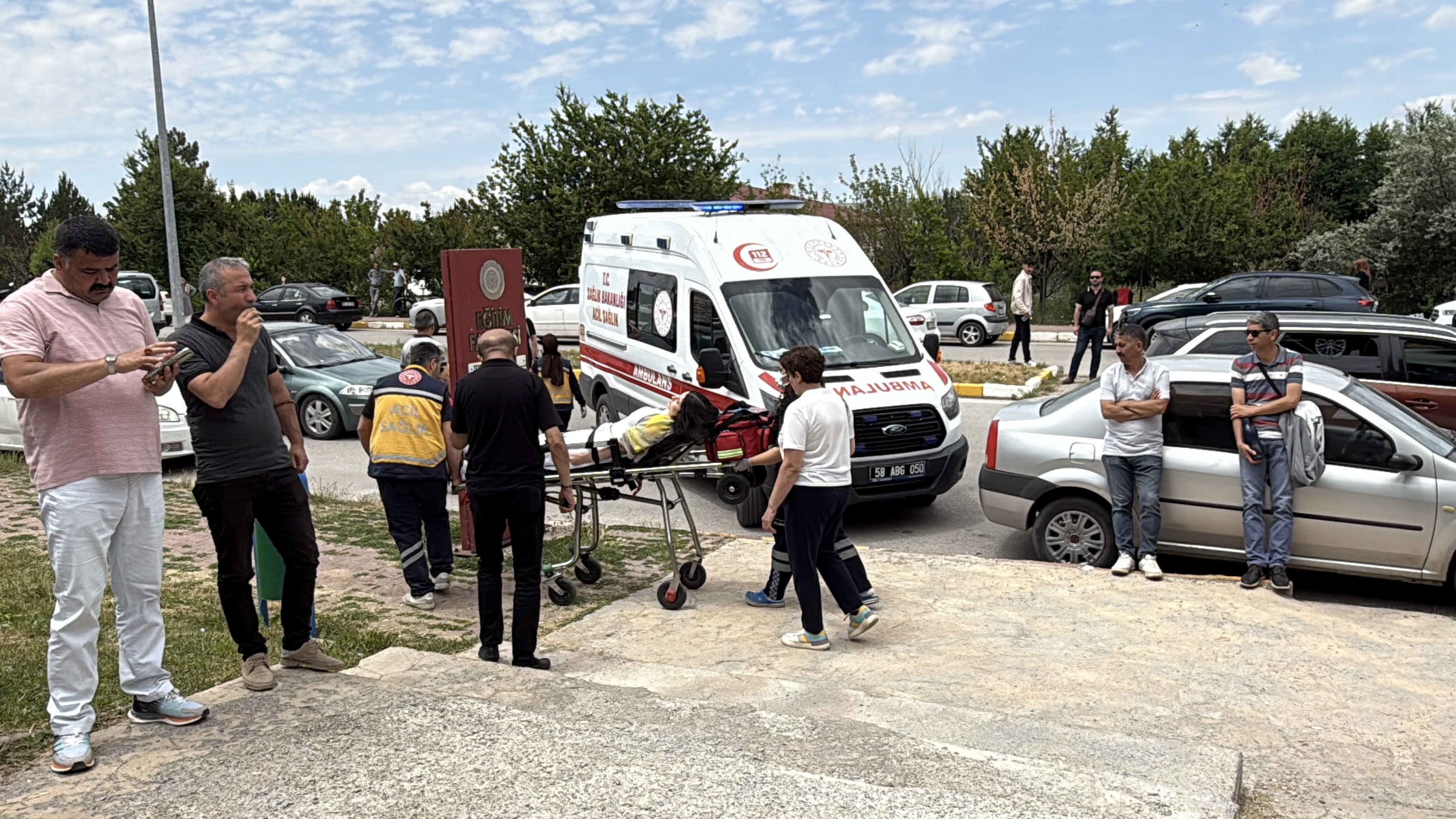 sinavda-bayginlik-geciren-ogrenciye-ambu-778417-230100.jpg