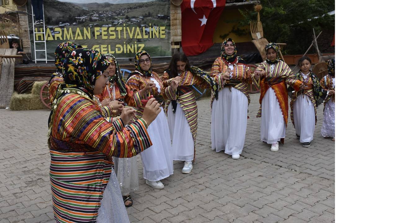 hasat-bitti-senlik-basladi-yenikoyde-harman-festivali-5.jpg